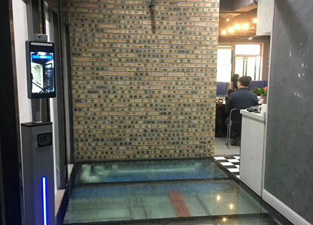 F2-FHS人脸识别健康码核验一体机已投入使用于政务服务大厅和企事业单位