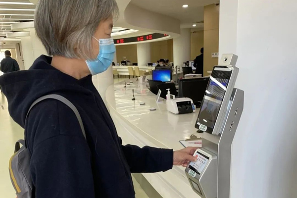 人脸识别测温查健康码查核酸一体机在常态化防疫中的应用 人脸识别测温查健康码查核酸一体机在常态化防疫中的应用