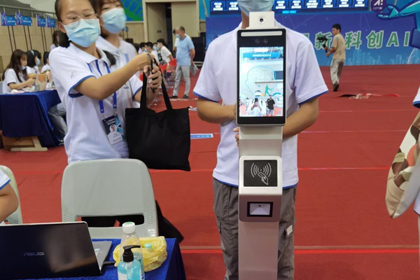 国康码扫码查验专用立式测温人脸识别设备F3—市场主流的防疫工具